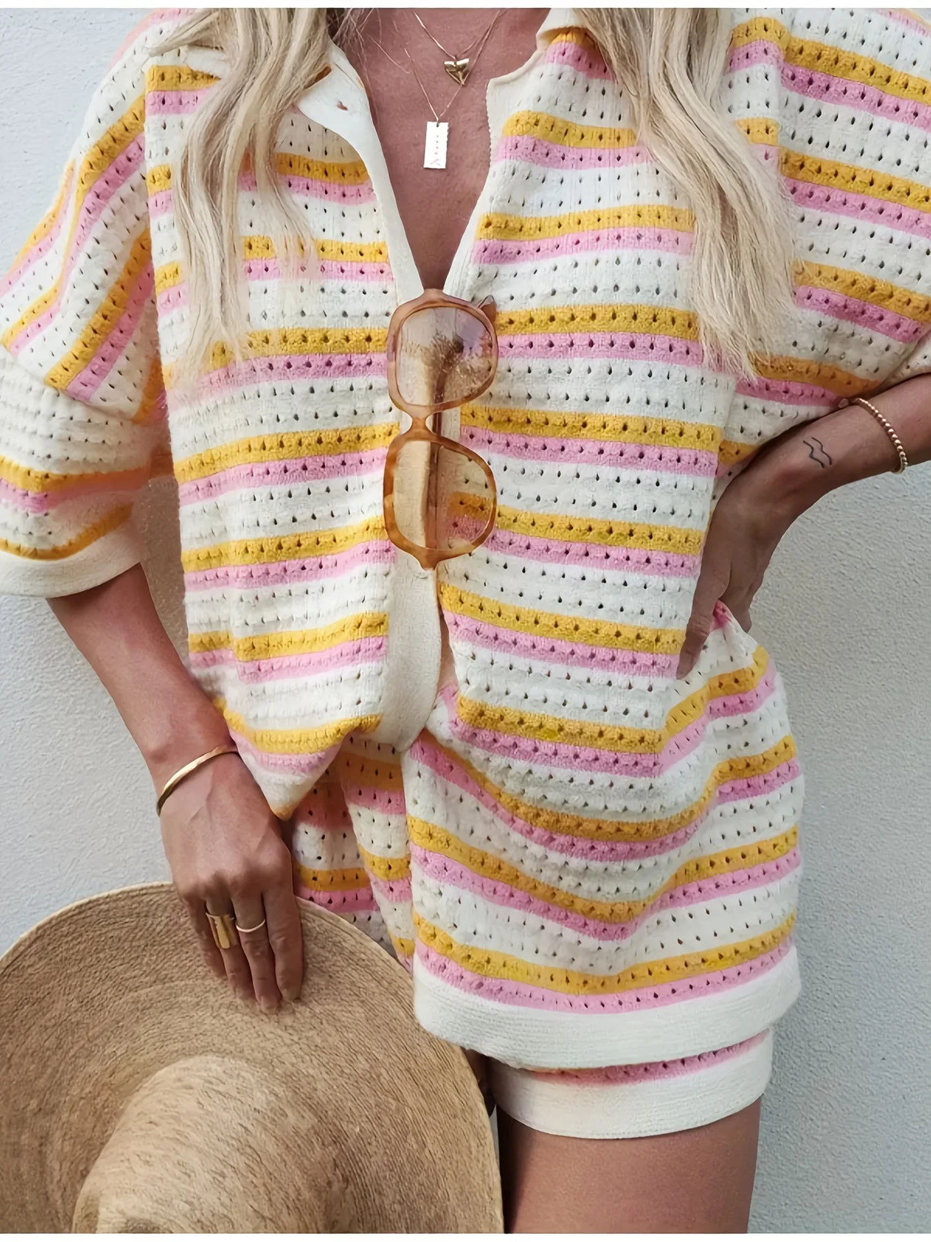 2026 Sommer Gestreiftes Hohlstrick-Set für Damen: Bluse mit Revers und kurzen Ärmeln & Lässige Loose-Shorts für Urlaub & Alltag – Detail 4