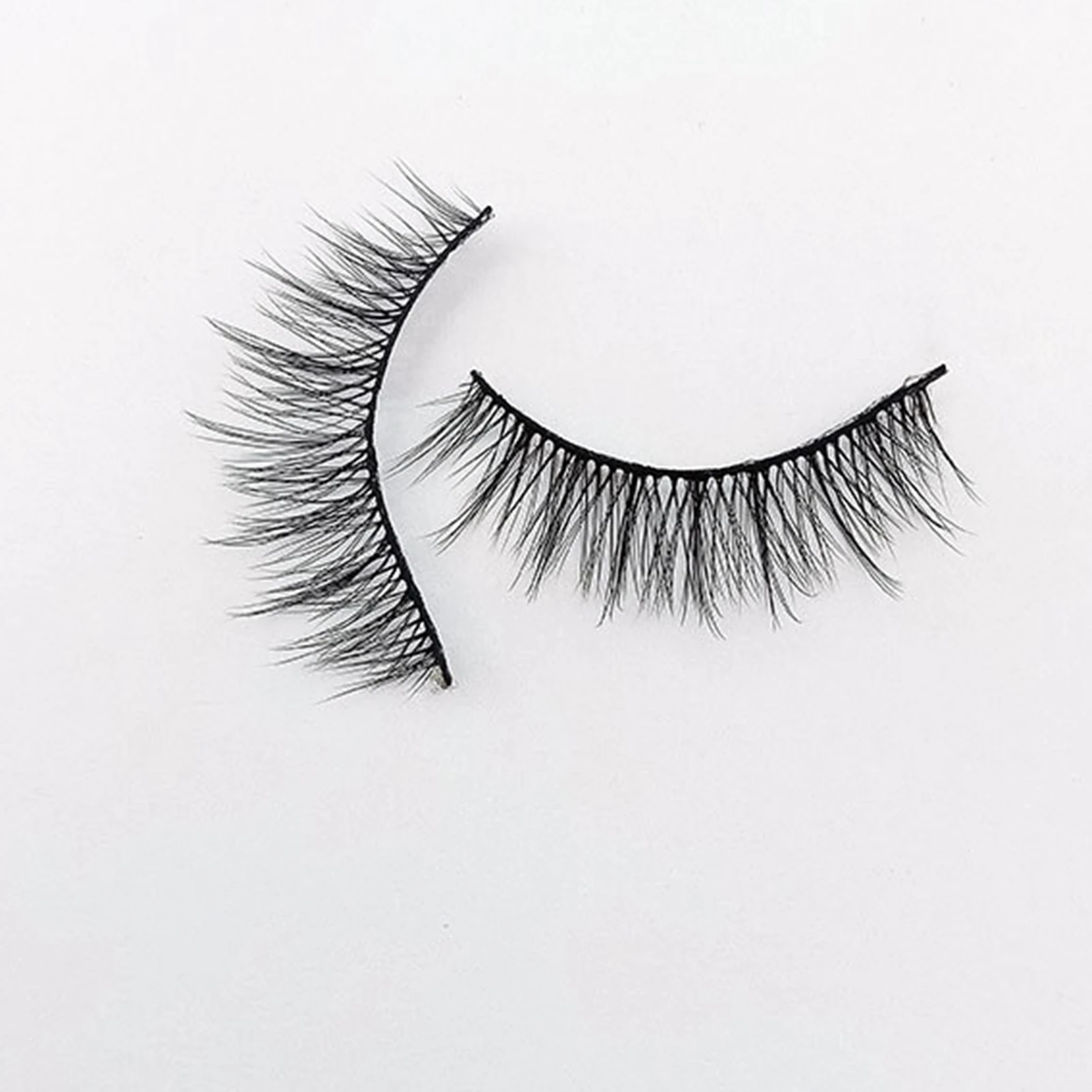 5ペアの太いクラスターラッシュ、ロングで柔らかいつけまつげ、フルストリップ、女性と女の子のための日常使いのアイシェイプつけまつげ