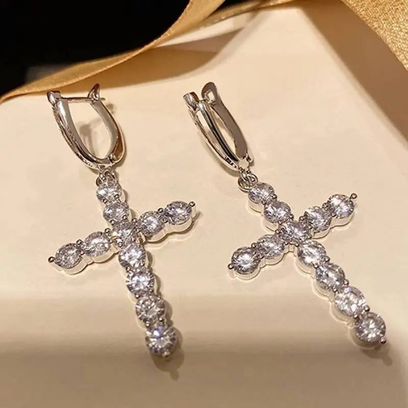 Huitan Luxus-Ohrringe mit Kreuz-Design für Damen, eingelegt mit glänzendem CZ, trendige Party- und Alltags-Accessoires, schicker Schmuck