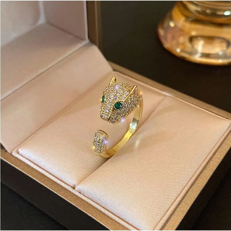 

Кольцо с изображением головы леопарда и стразами для модниц, стильное кольцо-накладка на палец, уникальный дизайн, модные украшения