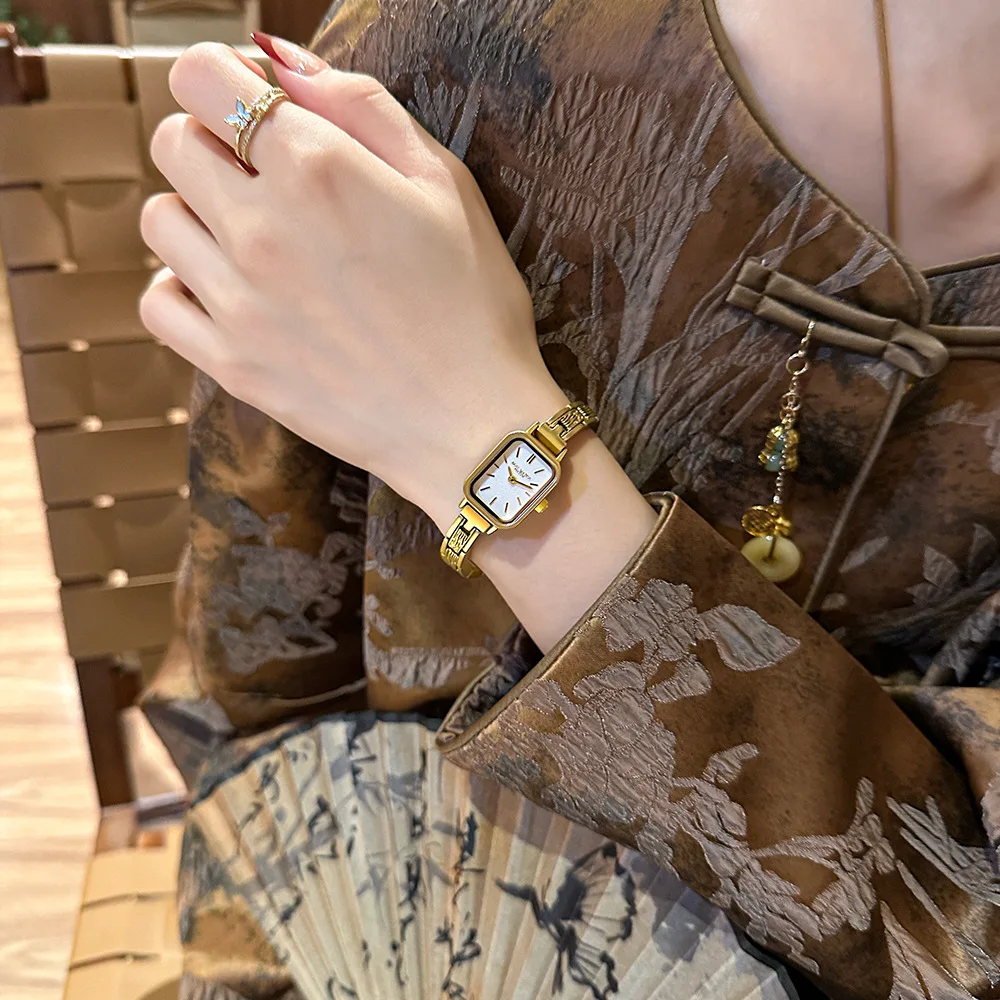 2025 Time and Space Series Small Gold Watch Retro Rectangular Pointer Quartz Ladies Watches Choice Chain Watch with Watch Box