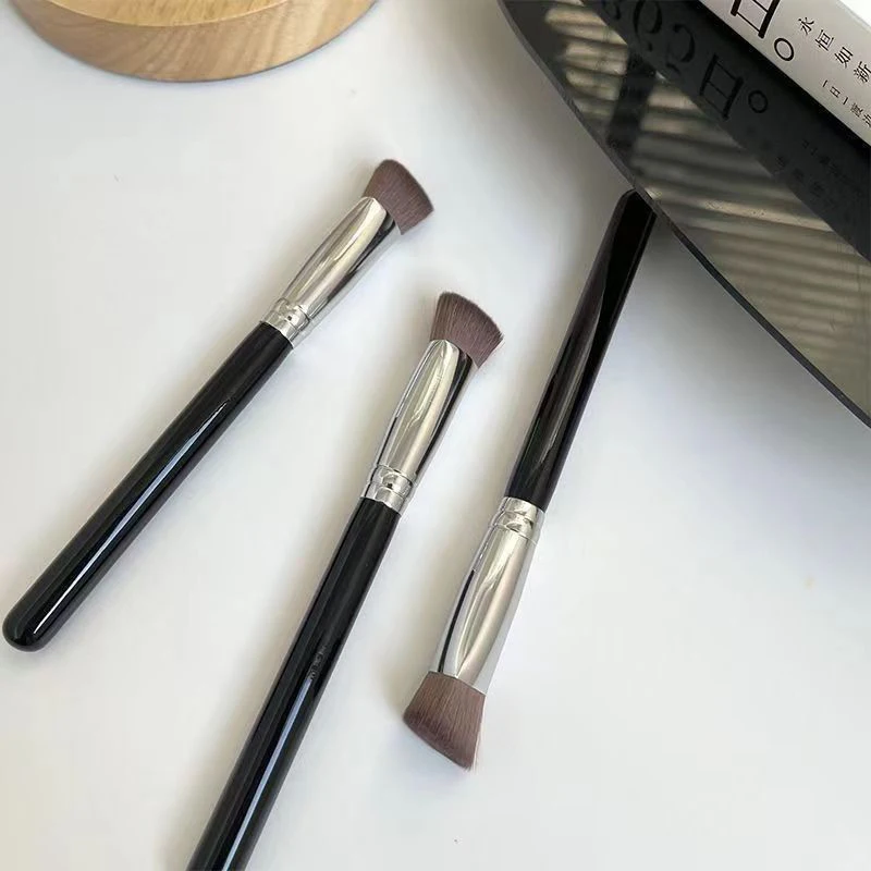 Angled Highlighter Brush Face Contour Foundation Concealer Brush Triangle Shape Synthetic Hair Foundation Highlighter Brushes