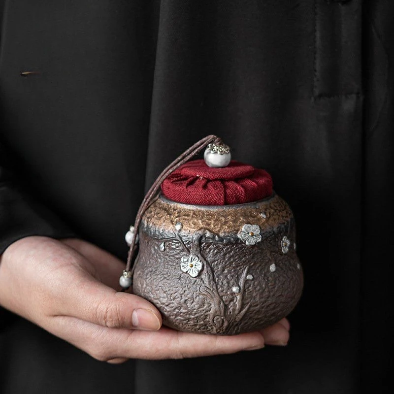 

Japanese Gilded Iron Coarse Pottery Silver Plum Gourd Jar Retro Sealed Portable Small Storage Jar Tea Jar Food Storage Container