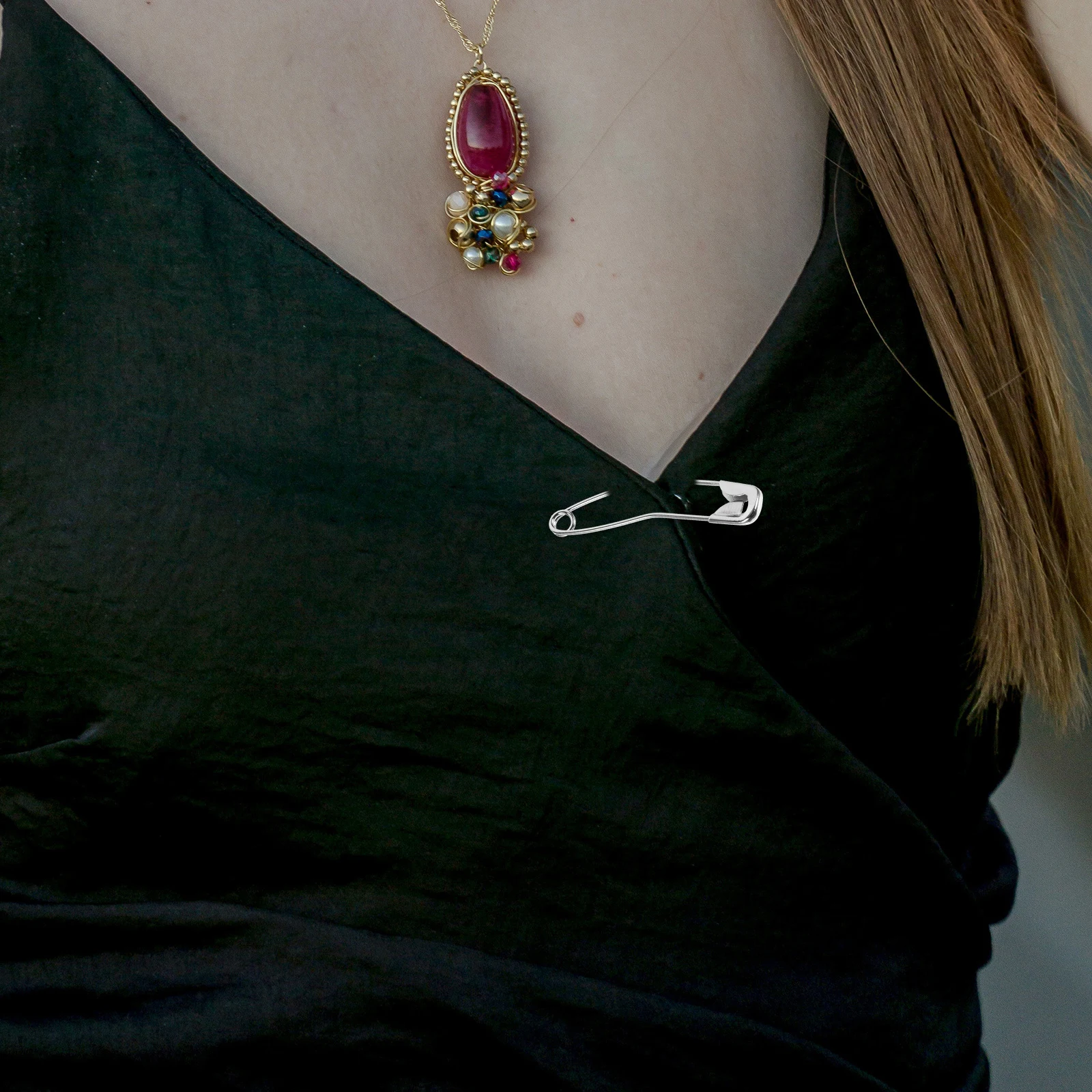 

200Pcs Stainless Steel Curved Pins Safety for Quilting Clothes Fabric Crafts Decorative Brooch Lapel Pin Sewing Tool