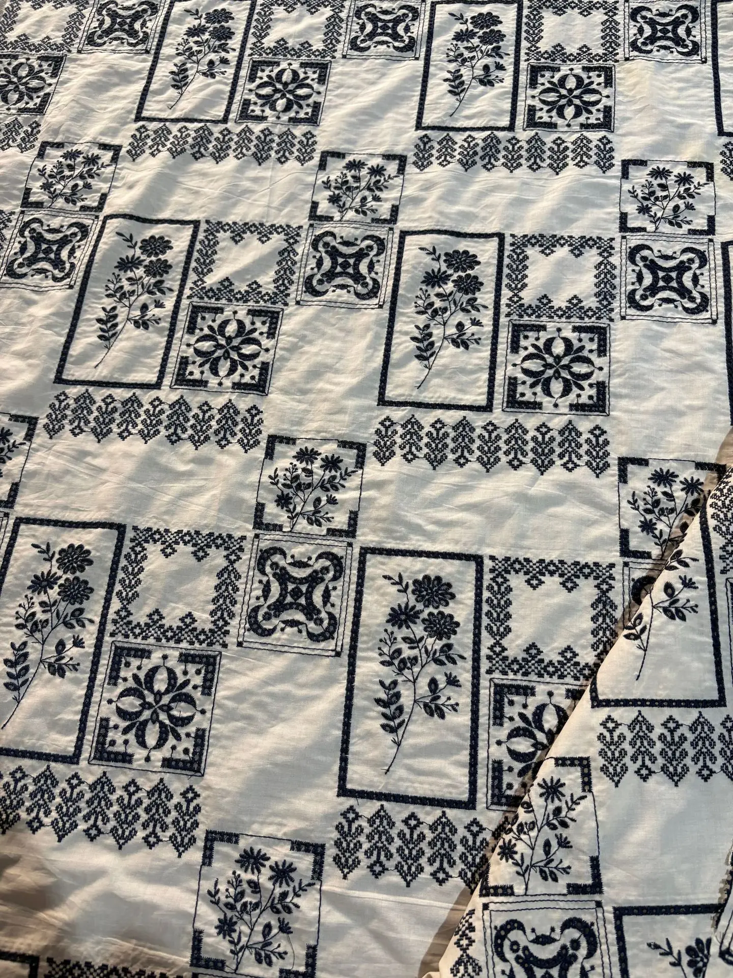 

Винтажная ткань из 100% хлопка с цветочным вышитым узором, для женской одежды, платьев, дизайнерских изделий, в этническом стиле, 3D-вышивка.