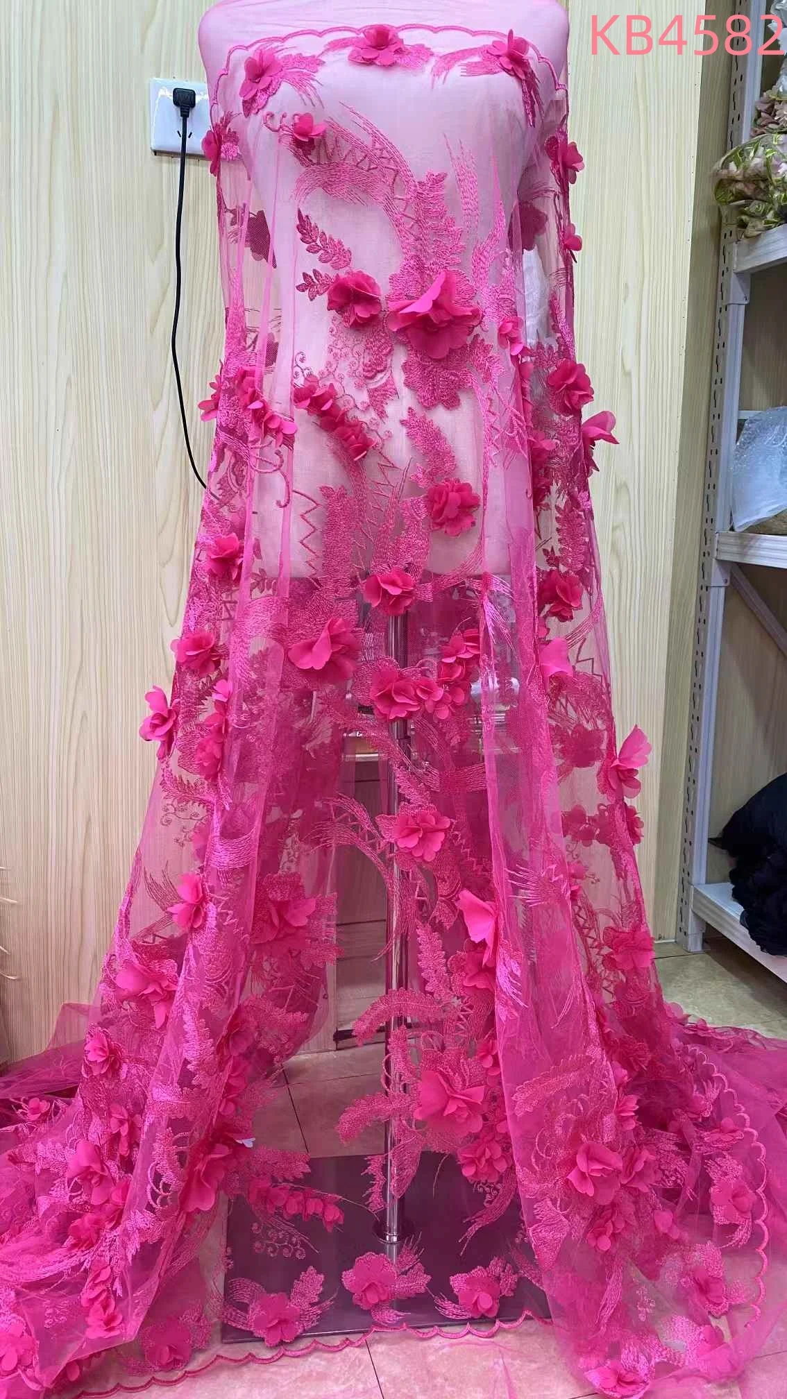 2025 3d Bunga Renda Kain Manik-manik Renda Bordir Nigeria Gaun Pesta Pernikahan Afrika 3d Bunga Tulle Renda untuk Jahit KB4582