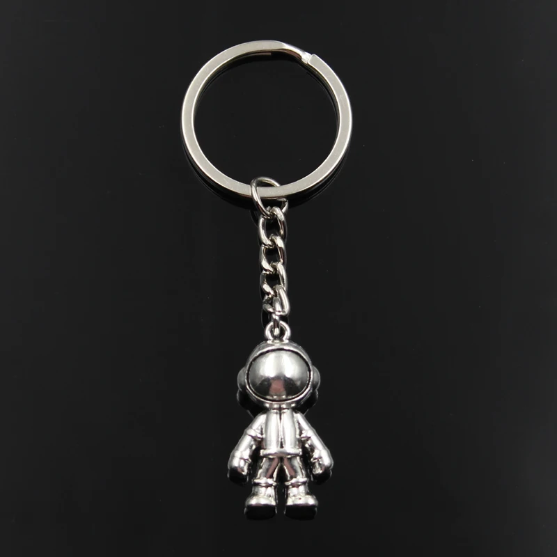 Modny brelok do kluczy 33x17x12mm 3D astronauta kosmonauta kolor srebrny wisiorki DIY mężczyźni biżuteria brelok do kluczy samochodowych uchwyt na pierścionek pamiątkowy prezent