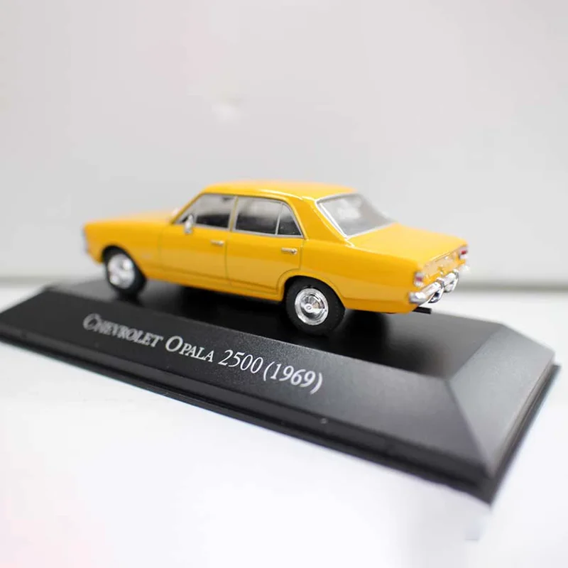 1:43 Scale Opala 1960s Alloy Car Model Ornament