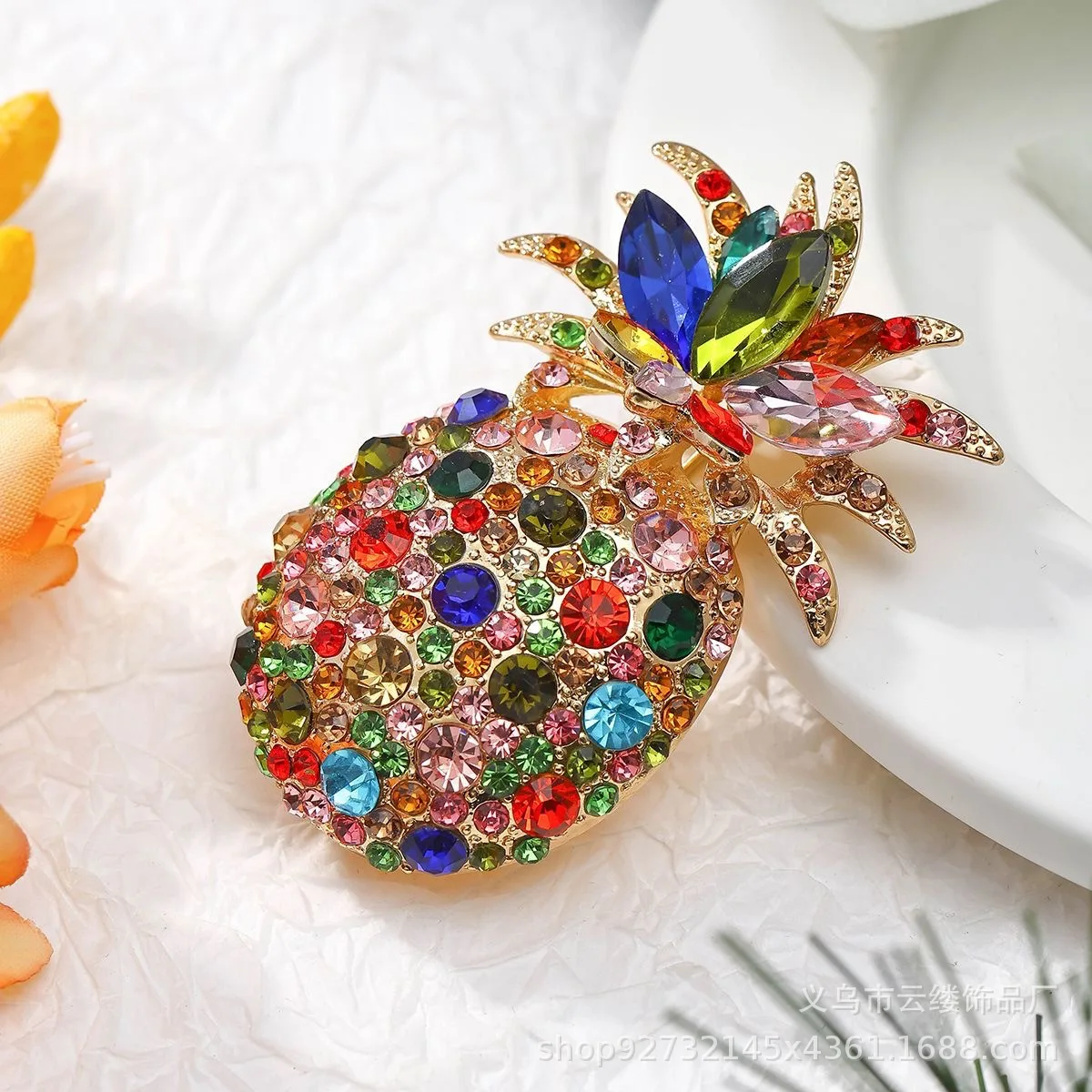 Women Colorful Full Rhinestone Pineapple Broch Fashion Large Pineapple Fruit Pin Jewelry