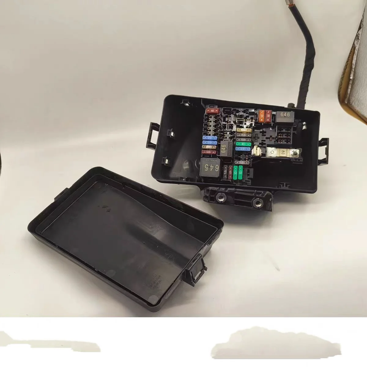 1EA 937 548Volkswagen ID3 ID4 ID6 Golf Lingdu Touan Weiran Engine Bay Central Fuse Box Assembly Auto Sensor