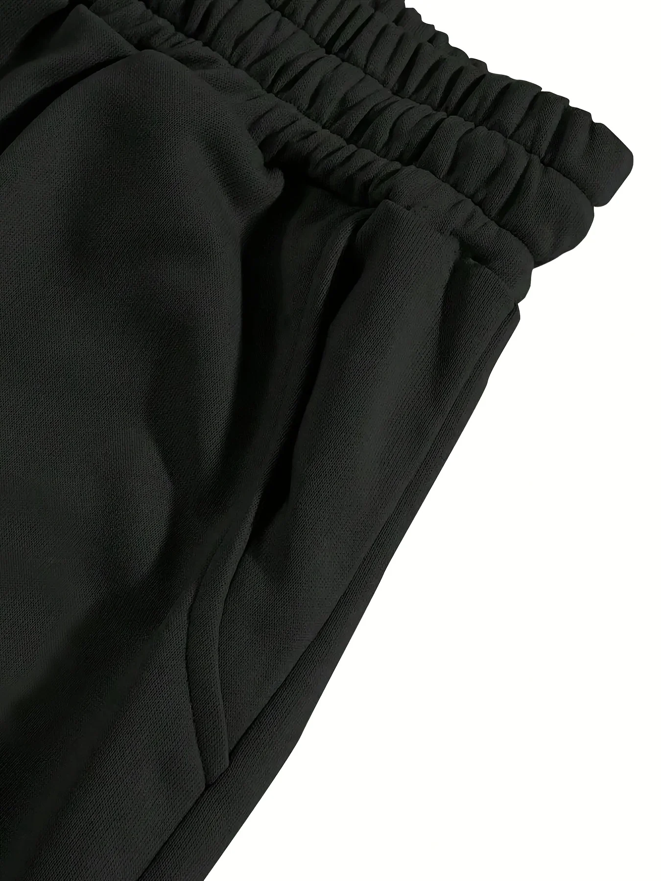 Men's casual trousers are suitable for men to wear outdoors in autumn and winter. They are versatile and casual pants