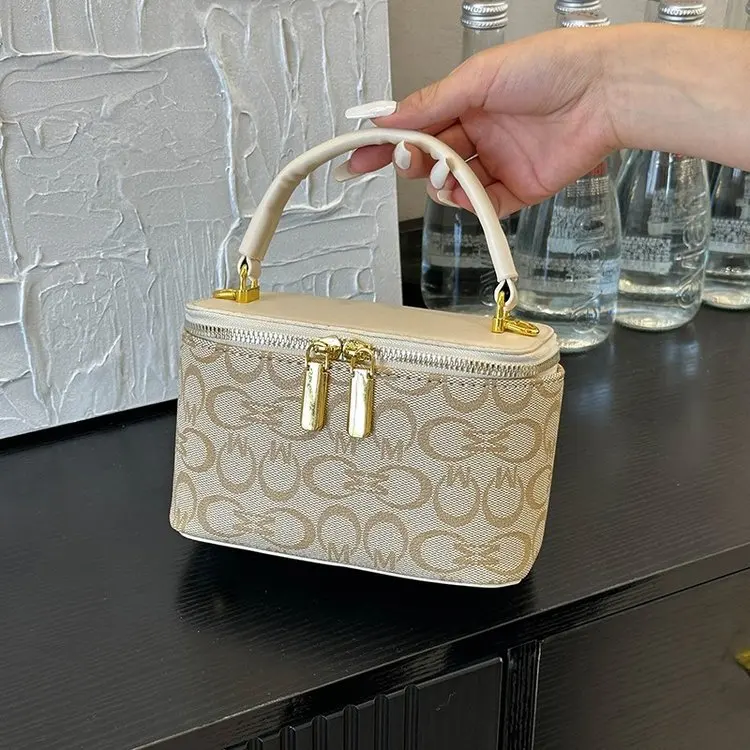 

‌2025 Trendy Box Purse Women - Unique Small Chain Crossbody Bag, Premium Handbag, Stylish & Practical, Ideal for Everyday Use‌