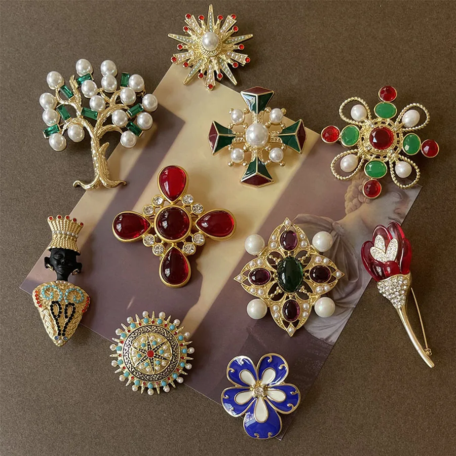 Женские броши в стиле барокко в дворцовом стиле, изысканные броши со стразами и крестом, винтажные металлические значки в стиле ретро, вечерние, банкетные, ювелирные изделия, брошь