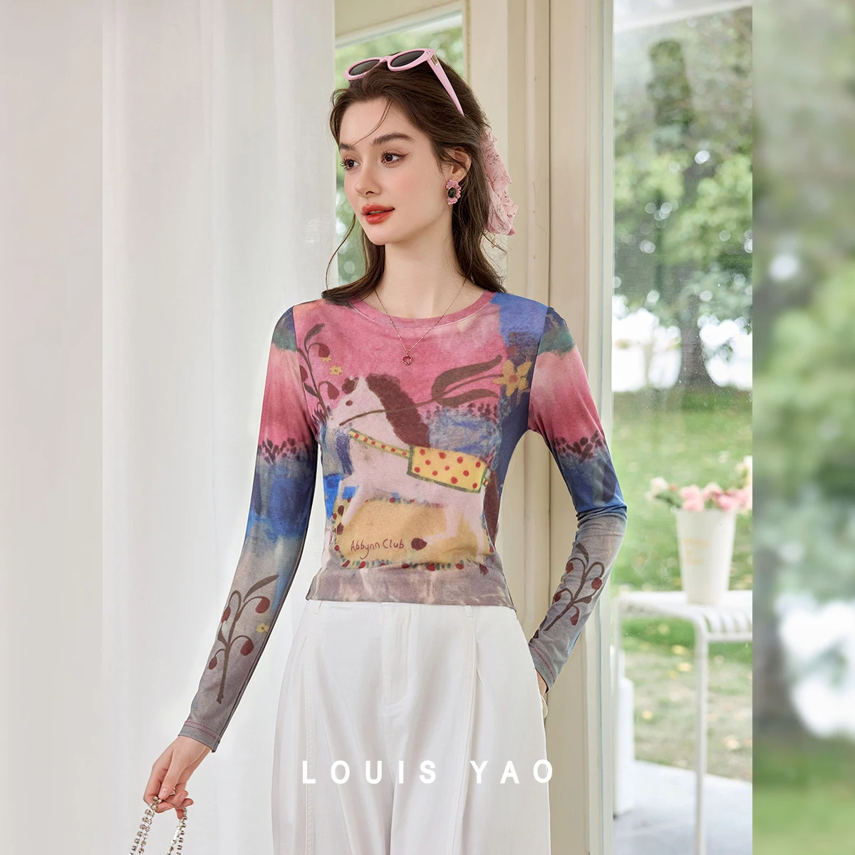 LOUIS YAO Vintage Playful‑Style Women's T‑Shirt 2026 Autumn Set‑in‑Shoulder Knit Top Hand‑Drawn Pony Print Long‑Sleeve Tee
