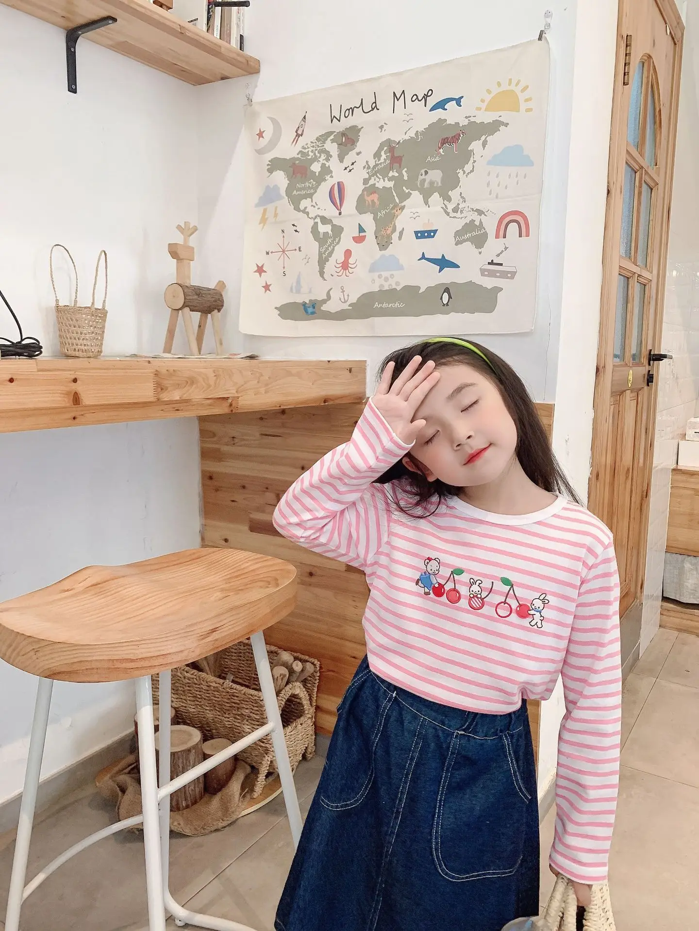 Autumn and winter new children\'s long-sleeved T-shirt striped cherry embroidered bear top  shirt