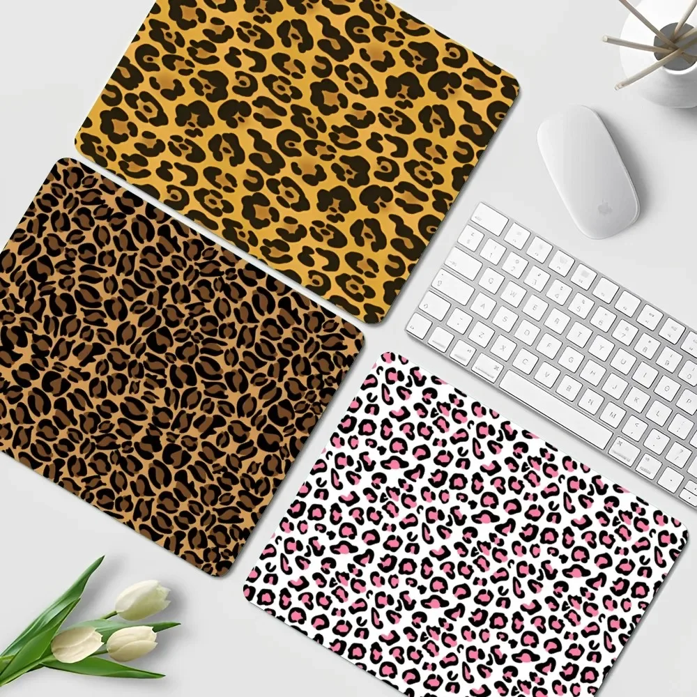 

Leopard print pantherdiy cartoon anime game mouse pad, keyboard and mouse pad, anti-slip company writing desk pads