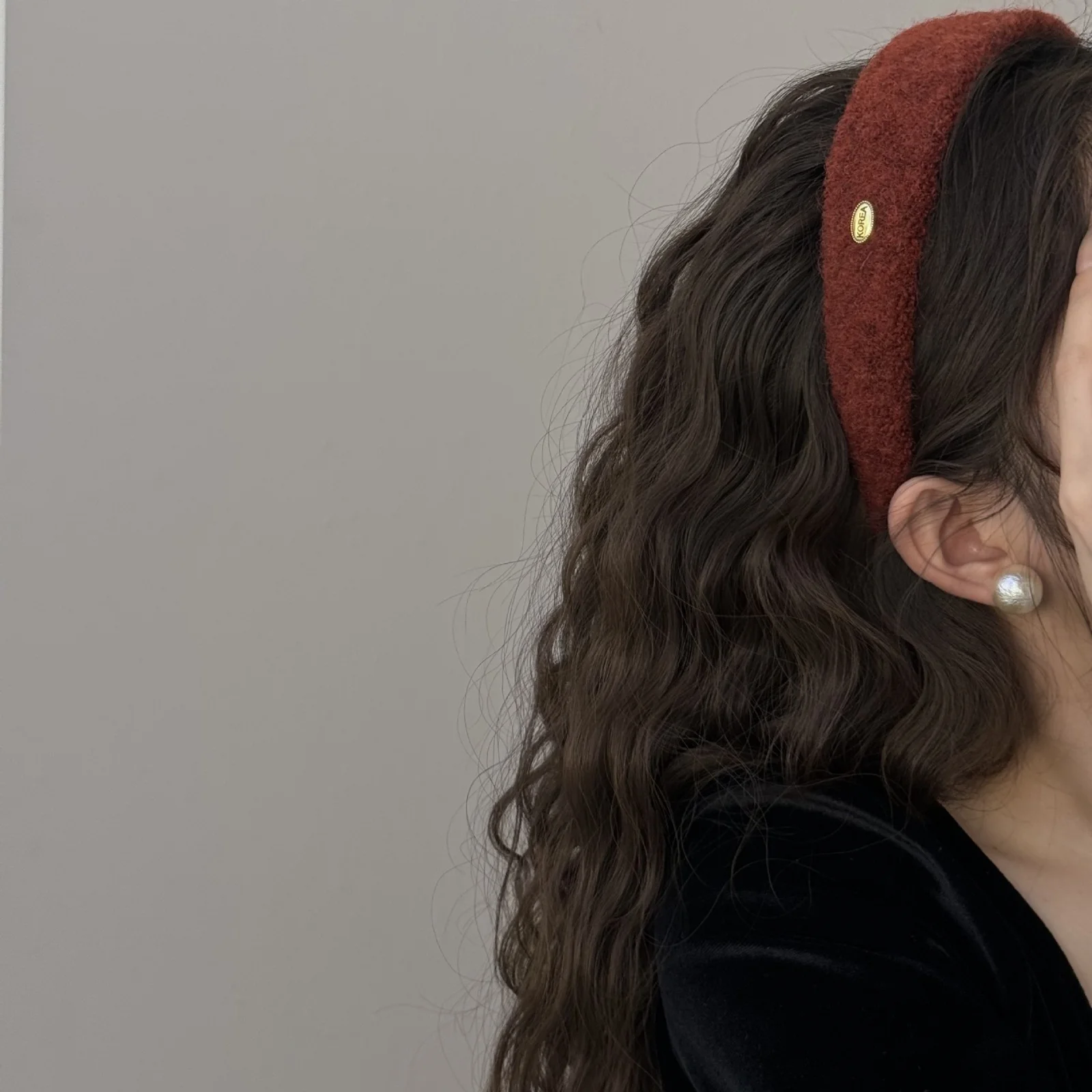 قطعة واحدة من عصابات الرأس الغامضة على الطراز الكوري للنساء، أربطة شعر محبوكة ناعمة مع شعار ذهبي، إكسسوارات شعر عصرية للارتداء اليومي والحفلات #4