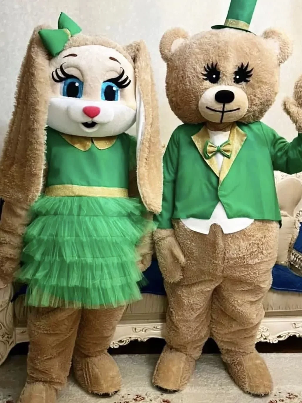 

Милый коричневый кролик костюм талисмана медведя пасхальный кролик с зелеными костюмами свадебное платье сценическая одежда нарядное платье