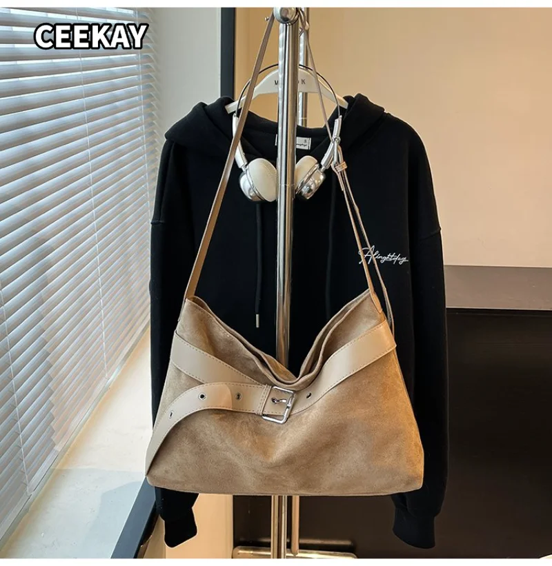 CEEKAY Bolso hobo para mujer, textura de ante beige, piel sintética, bolso grande para el hombro, detalle de hebilla, estilo casual diario minimalista