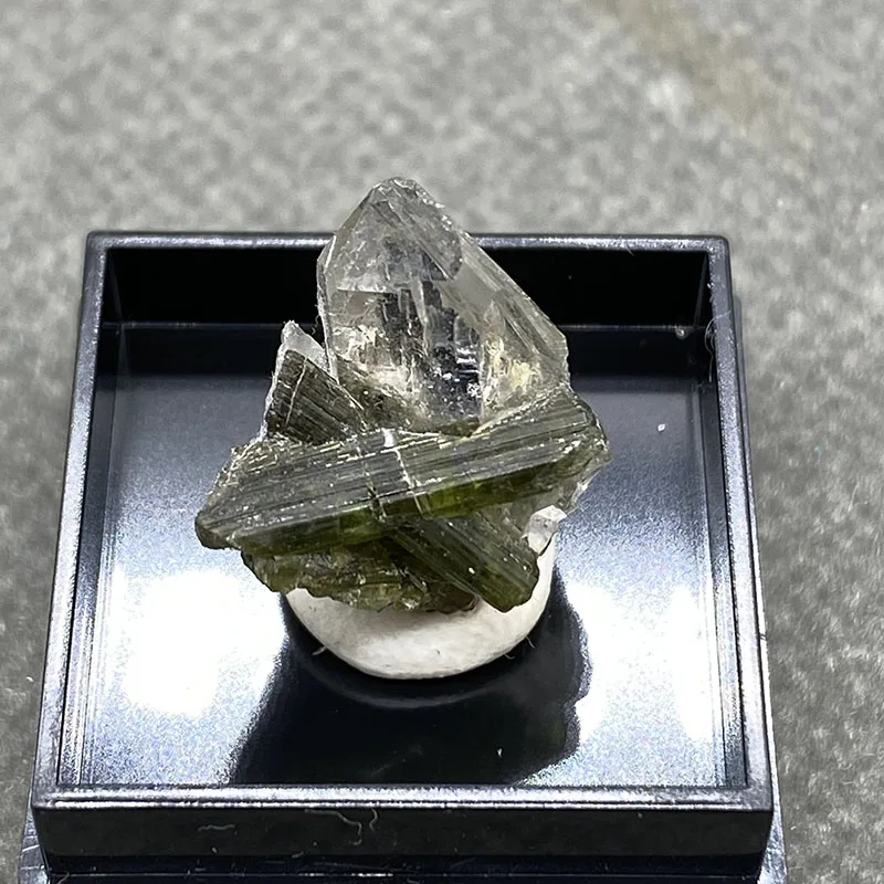 

100% natural watermelon green tourmaline gemstone mineral specimen healing crystal gemstone collection+Box size：35*35*35mm