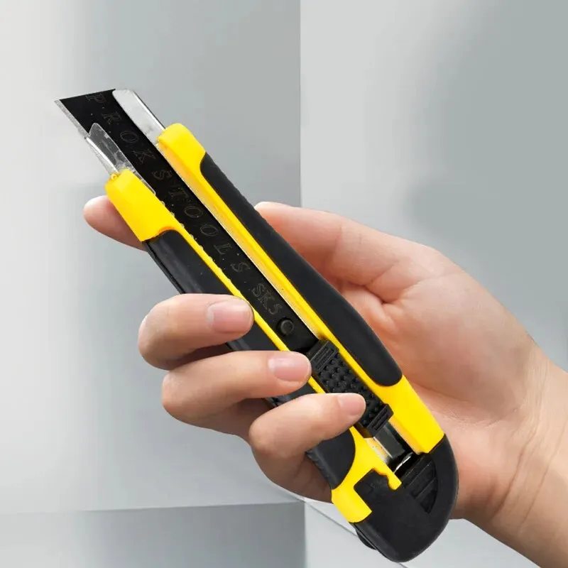 Utility Knife, Box Cutter, Retractable Self Loading With Heavy Duty Snap Off Quick Change TPR PP Handle Cutting Cardboard Boxes