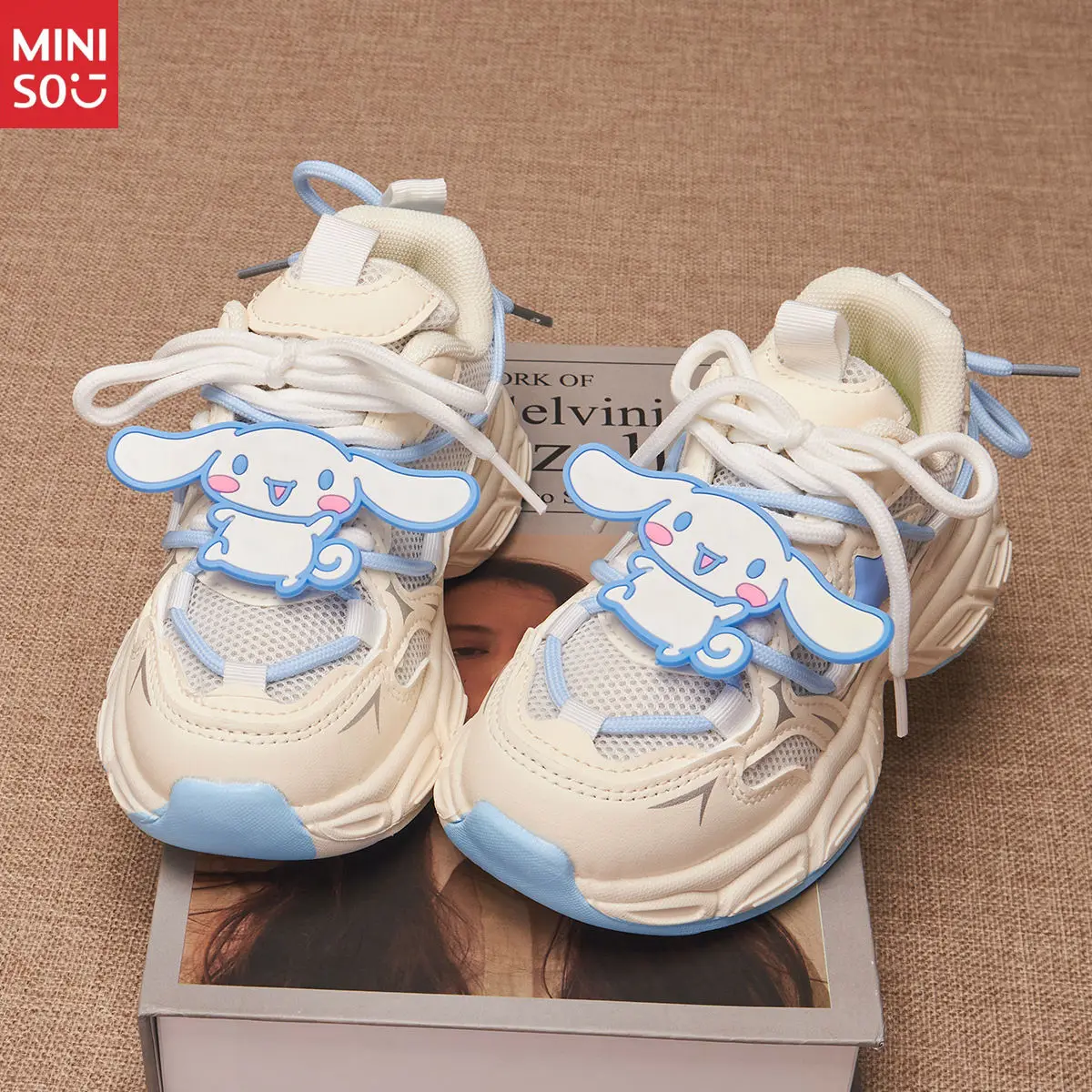 Miniso 2025 Dziewczęce Skórzane Buty typu Dad Shoes Cinnamoroll, Gruba Podeszwa Sznurowane Sneakersy Modne Miękkie Podeszwy dla Starszych Dzieci