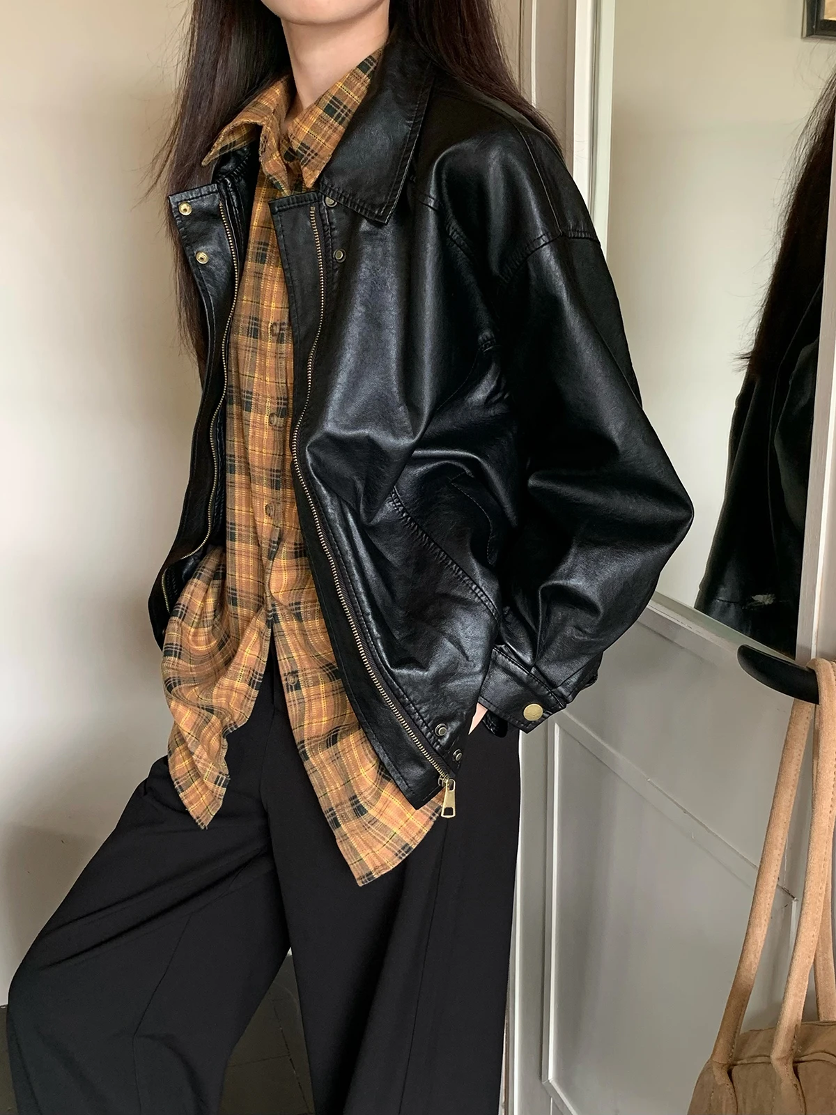 

202, весенне-осенний новый винтажный гонконгский женский свободный повседневный утягивающий топ из искусственной кожи большого размера