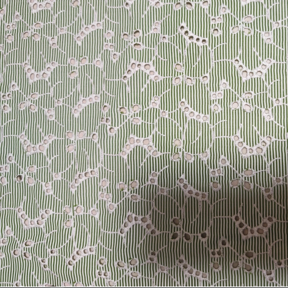 女性用の刺繍入りコットンドレス,刺繍入りレース生地,ポリエステル,スカート,衣類,DIY, 2ヤード,新しいデザイン