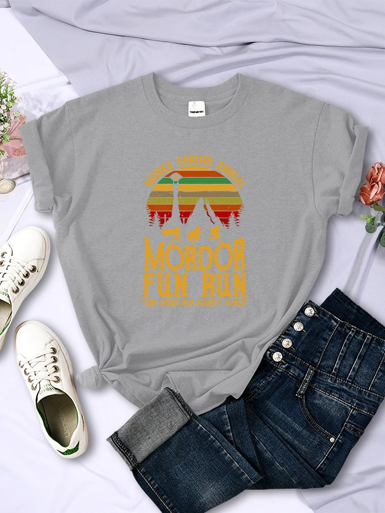 HAMPSON LANQE Mittlere Erde jährliche Mordor Fun Run T-Shirts Frauen Vintage lässig All-Mathe Tops atmungsaktive Mode Kurzarm Damen bekleidung 6