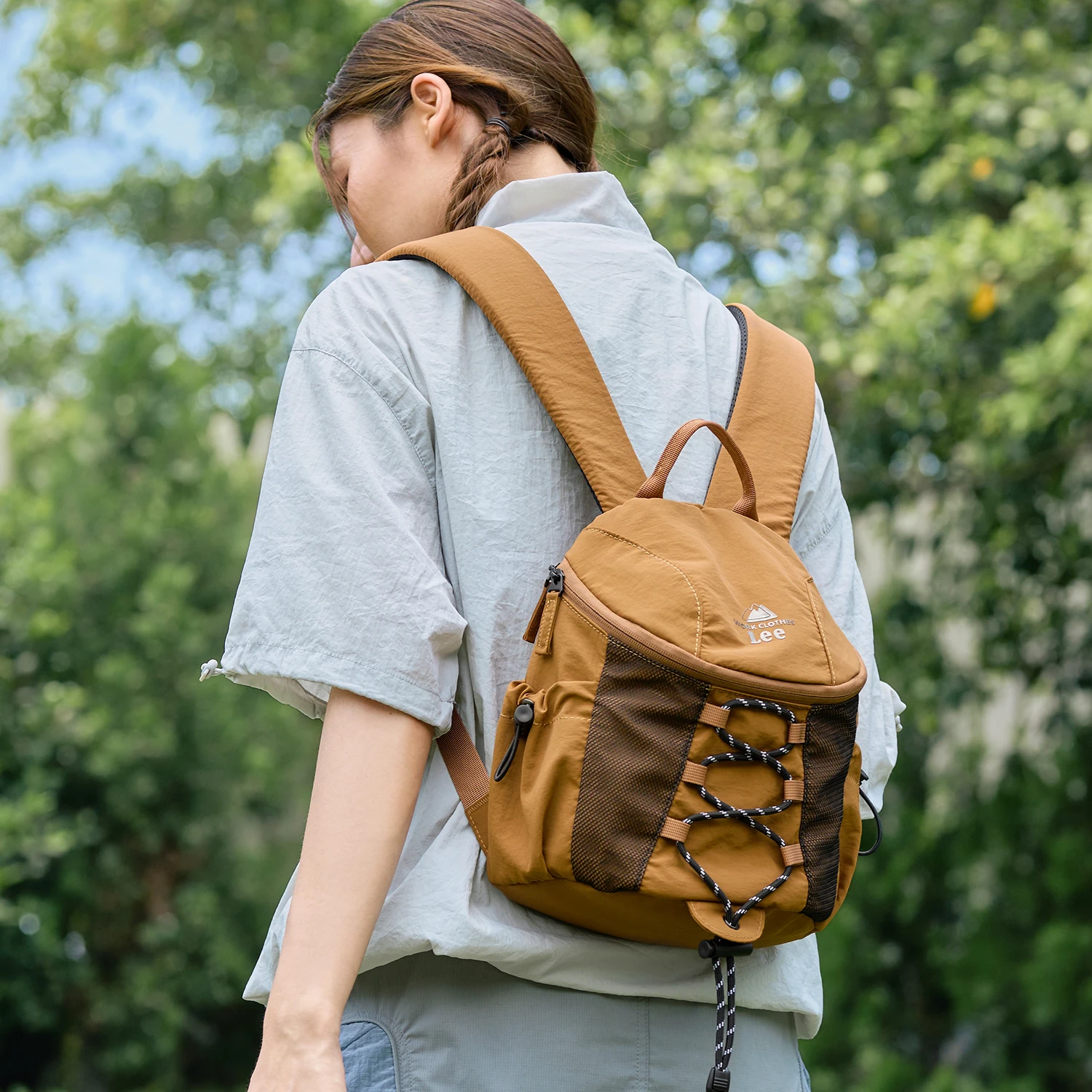 LEE น้ําหนักเบากีฬากลางแจ้ง Mini Travel กระเป๋าเป้สะพายหลัง Unisex กันน้ํา Oxford เดินป่ากระเป๋าเล็กผู้หญิง 9.7 นิ้ว IPad Passport Pocket