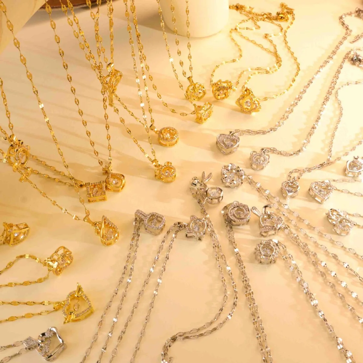 

Women Heart Pendant Necklace Non-Fading Titanium Steel Zircon Necklace Stylish High-End Jewelry Accessory