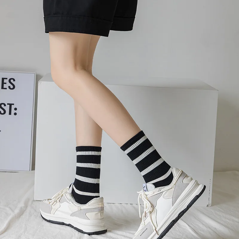 2024  women's meddle tube socks black and white striped women sock alphabet sports street trendy woman socks