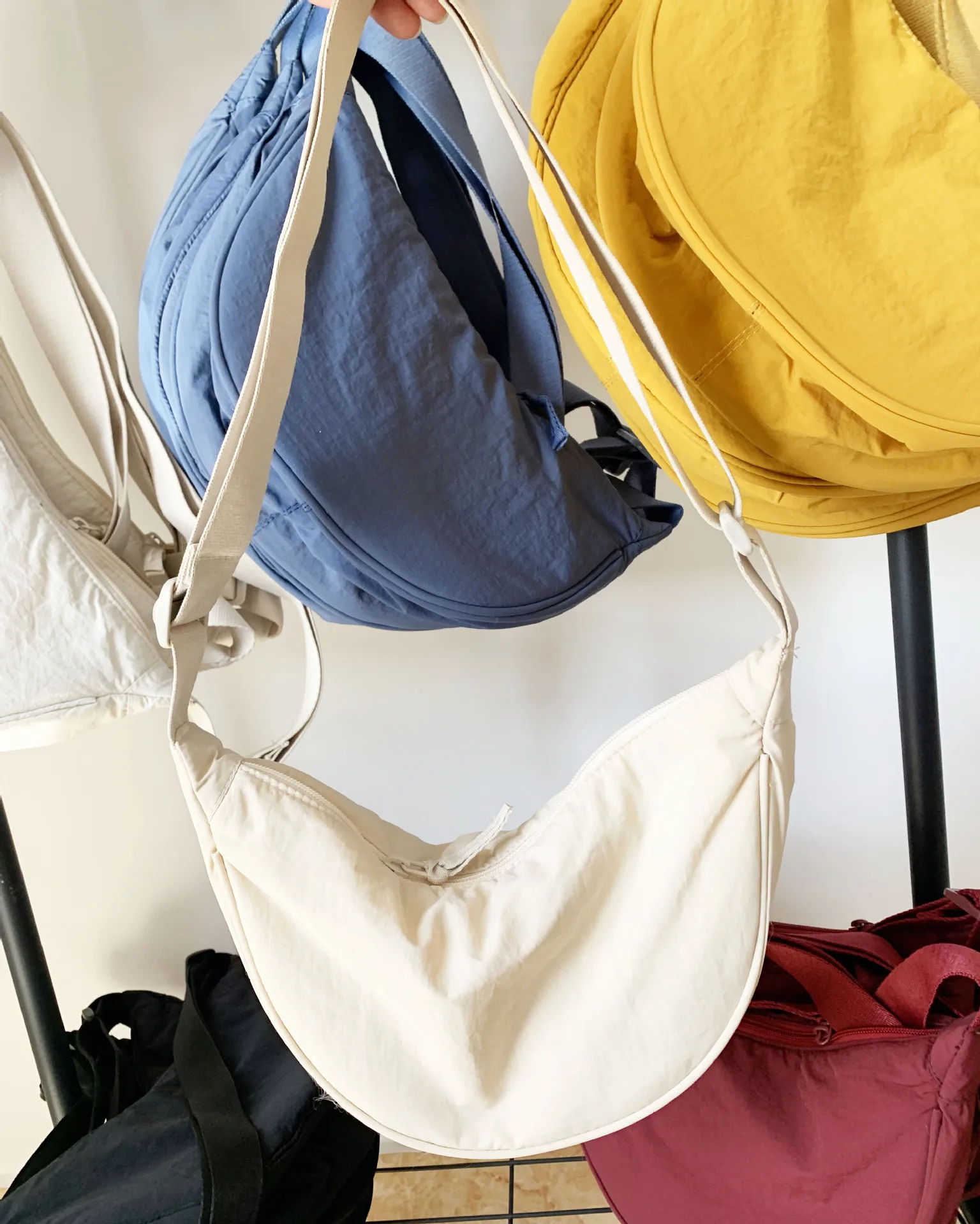 Leichte Nylon-Halbmond-Umhängetasche mit Verstellbarem Breitem Riemen, Schultertasche für Frauen, Tägliche Einkaufs- und Reisehandtasche – Detail 15