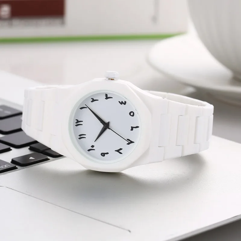 2026 جديد ساعة رجالية رائجة البيع حزام من البلاستيك الأسود الرياضة نمط 40 مللي متر حركة كوارتز موضة العربية ساعة معصم رقمية للرجال