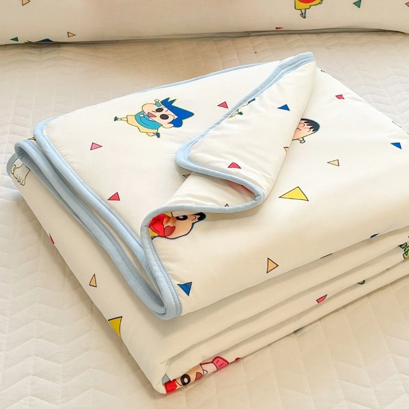 Crayon Shin-chan Nohara Shiro Boochan Cartoon Niedliche Sommerdecke, bequeme, klimatisierte Steppdecke für Studentenwohnheime im Sommer – Detail 4