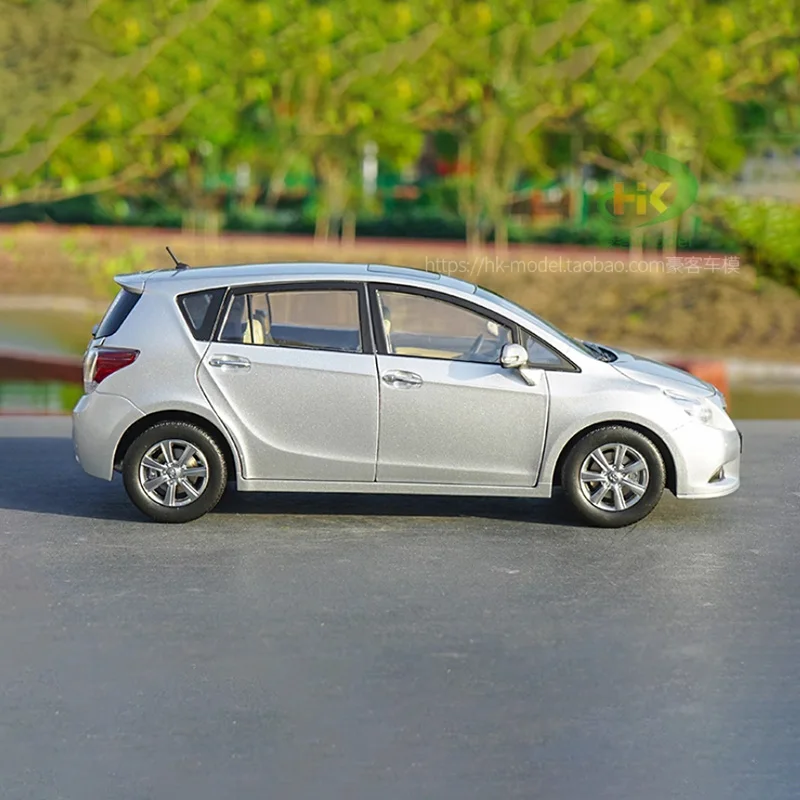 Diecast 1:18 Maßstab EZ VERSO Legierung Automodell Fertigprodukt Simulation Spielzeugsammlung Geschenk Statisches Modell Ornament