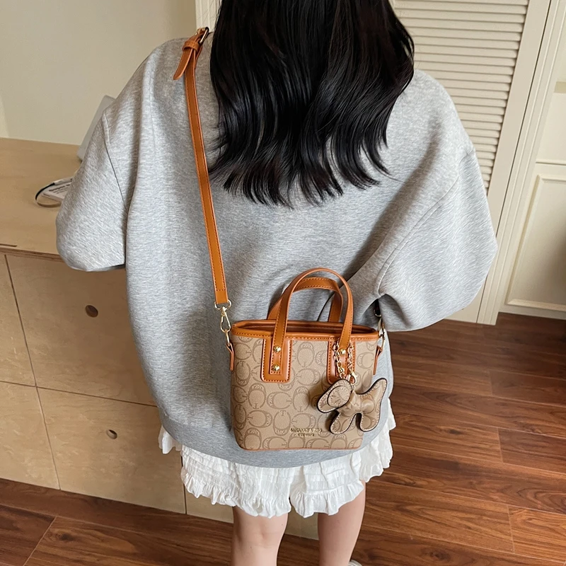 

Классическая женская сумка в стиле люксового бренда: элегантная кожаная большая сумка для женщин, дизайнерская сумка через плечо