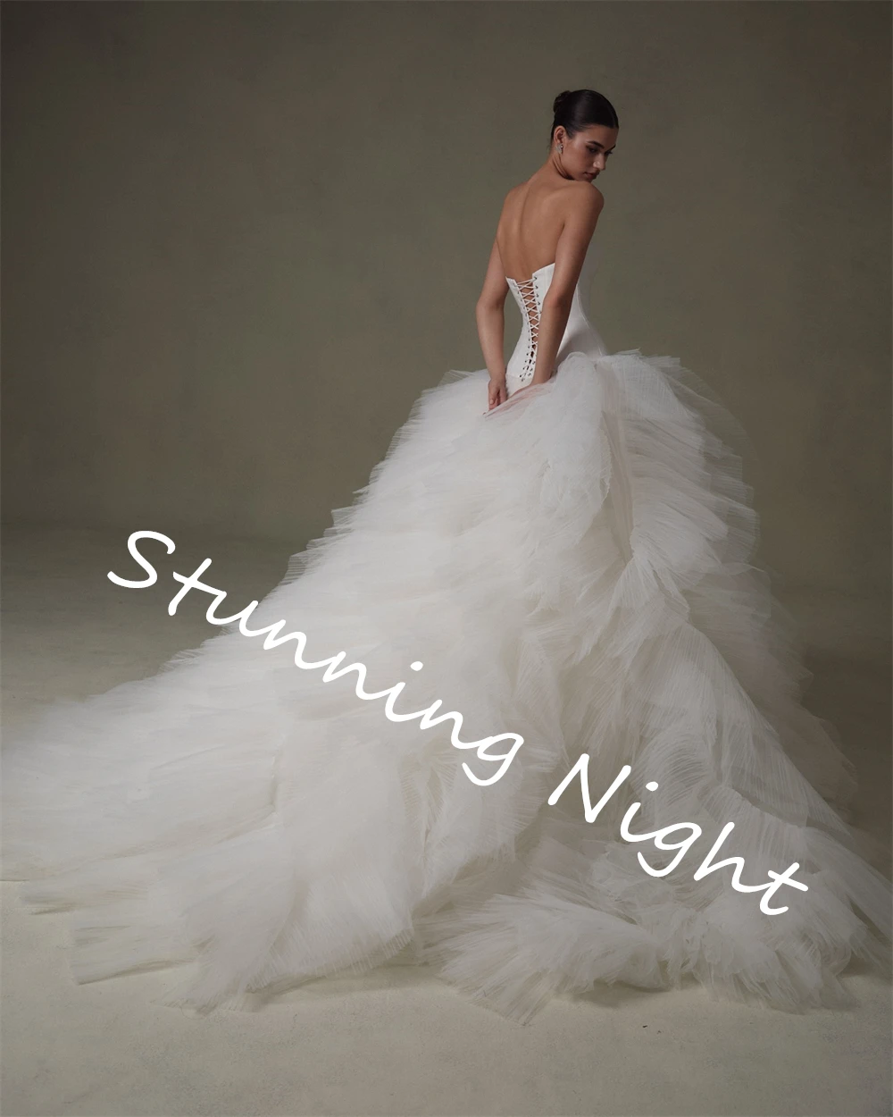 맞춤형 럭셔리 화이트 Organza 이브닝 드레스 Strapless 민소매 Vestido De Novia 레이스 업 맞춤형 행사 가운