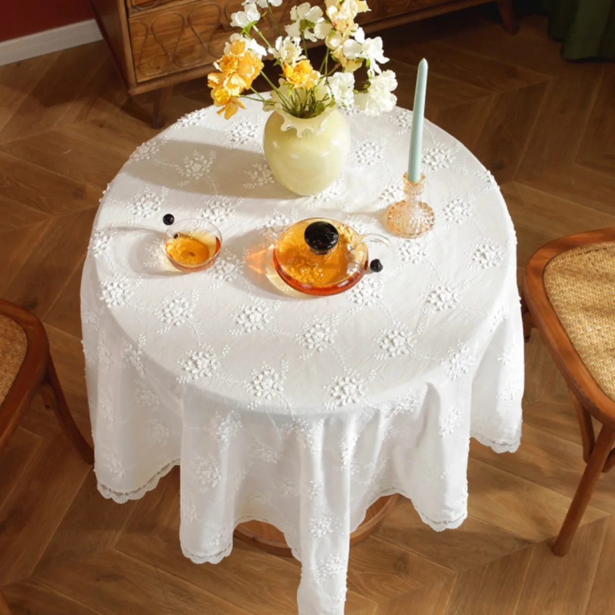 Floral Lace Embroidered Tablecloth Romantic Rectangular White Lace Wave Edge Coffee Table Cover for Wedding Party Dining Decor