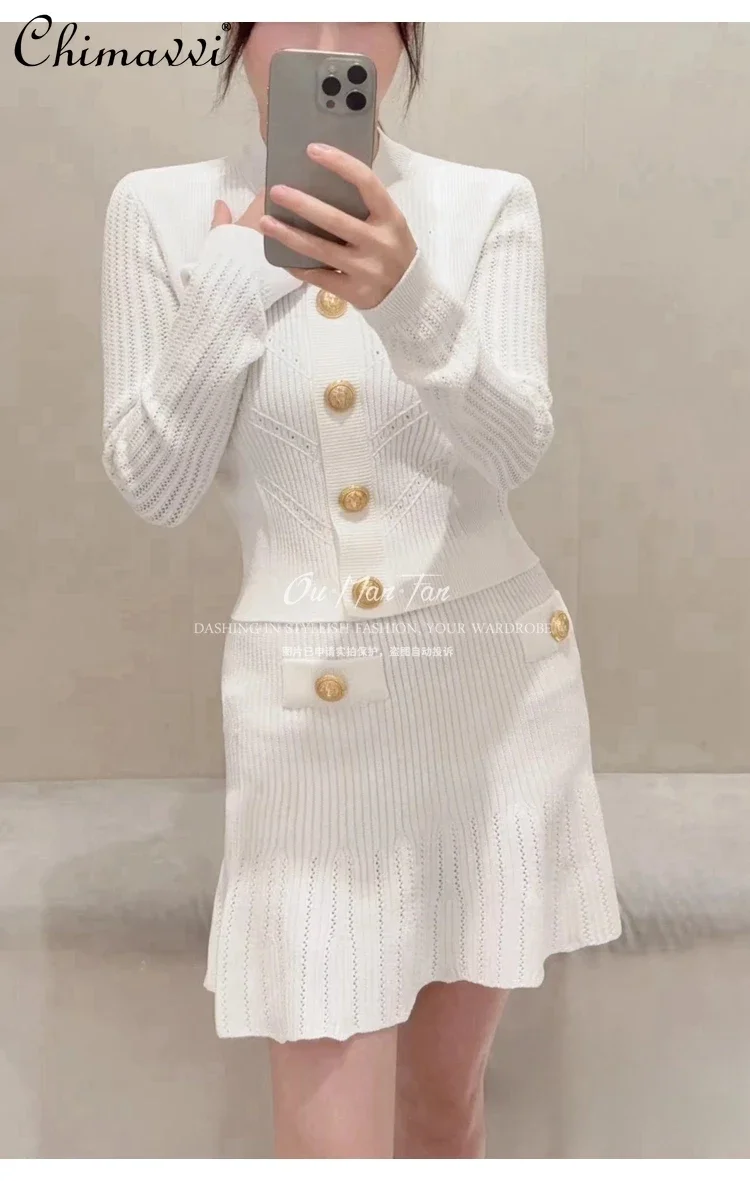 New 2024 Autumn Fashion Gold Buckle Long-sleeved Crew Neck Sweater Cardigan Jacket Short Skirt Two-piece Women's Knitted Suit