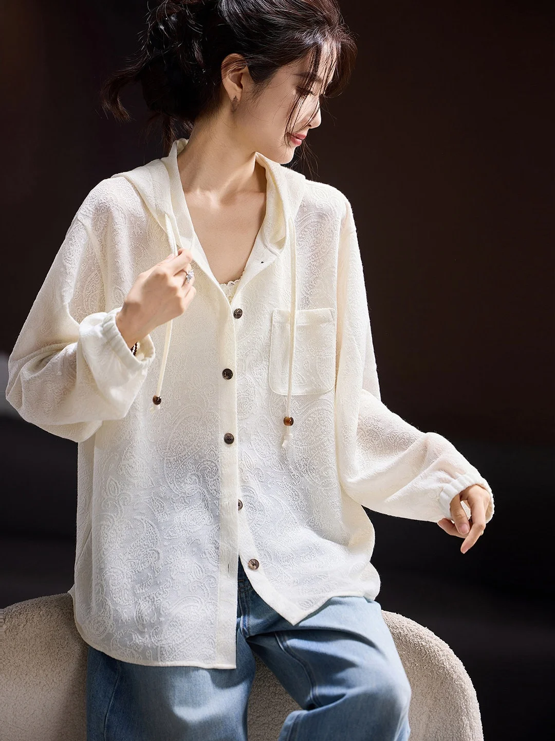 

Свободная рубашка с длинными рукавами и капюшоном, женская рубашка свободного кроя, весна-лето, новый стиль, с цветочной вышивкой, прозрачная, с защитой от солнца, в корейском стиле