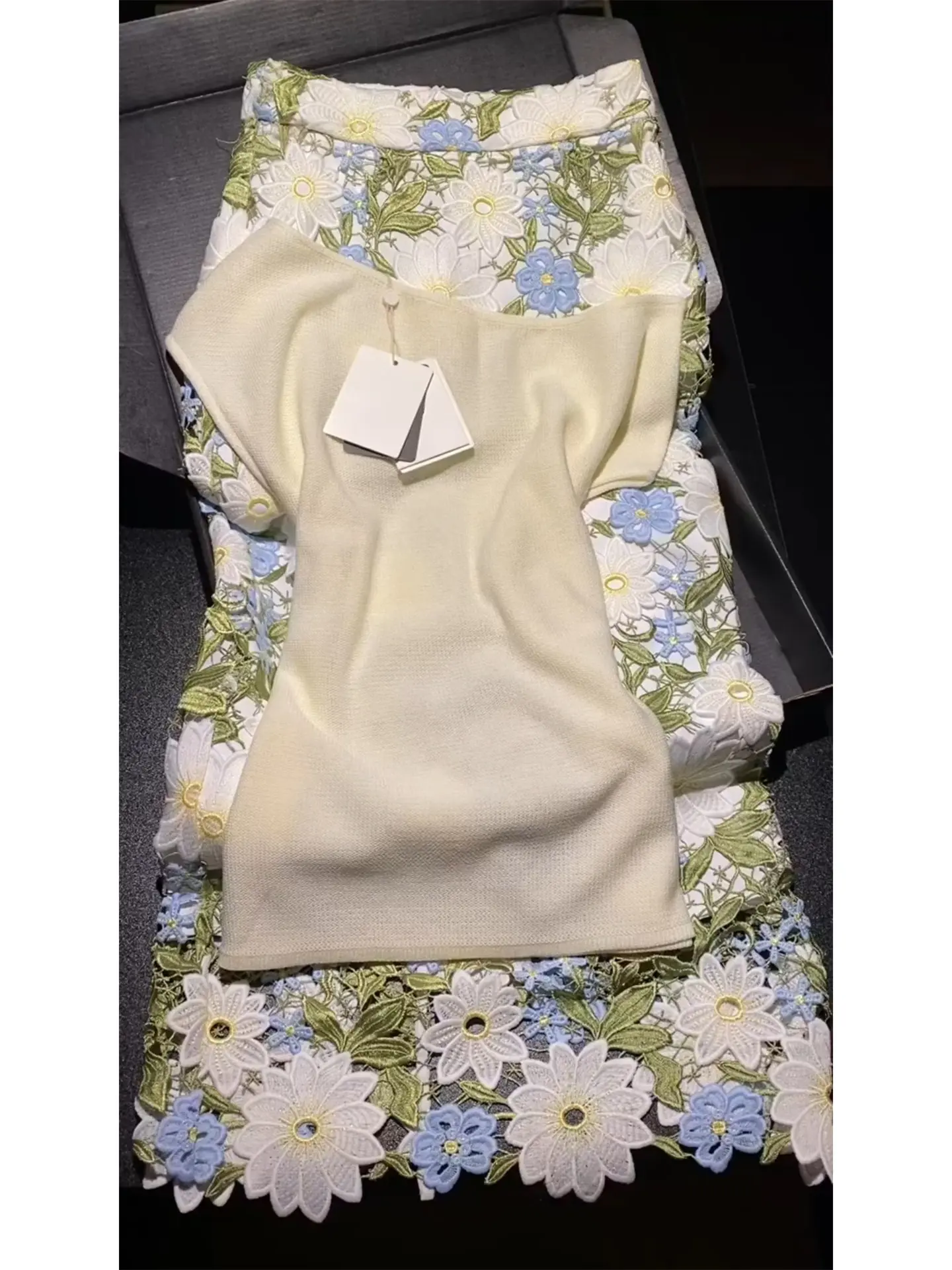 

Элегантная женская юбка миди с высокой талией, драпировкой и универсальным кроем, модная коллекция Зима 2025, красивая уникальная длинная юбка для повседневной носки