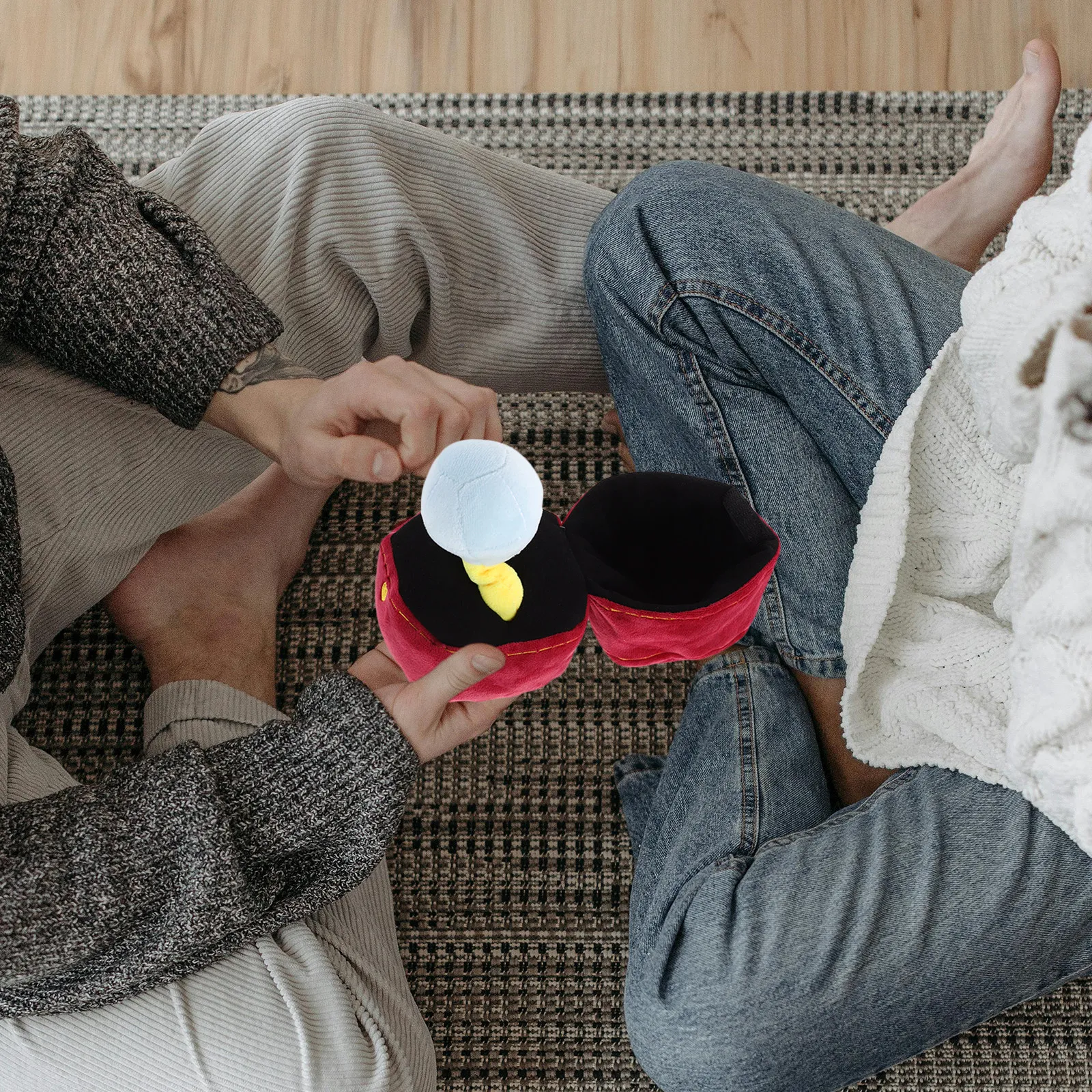 

Мягкое плюшевое украшение-кольцо «Кольцо признаний» – уникальный подарок на помолвку для девушки, романтический подарок на свадьбу или день рождения