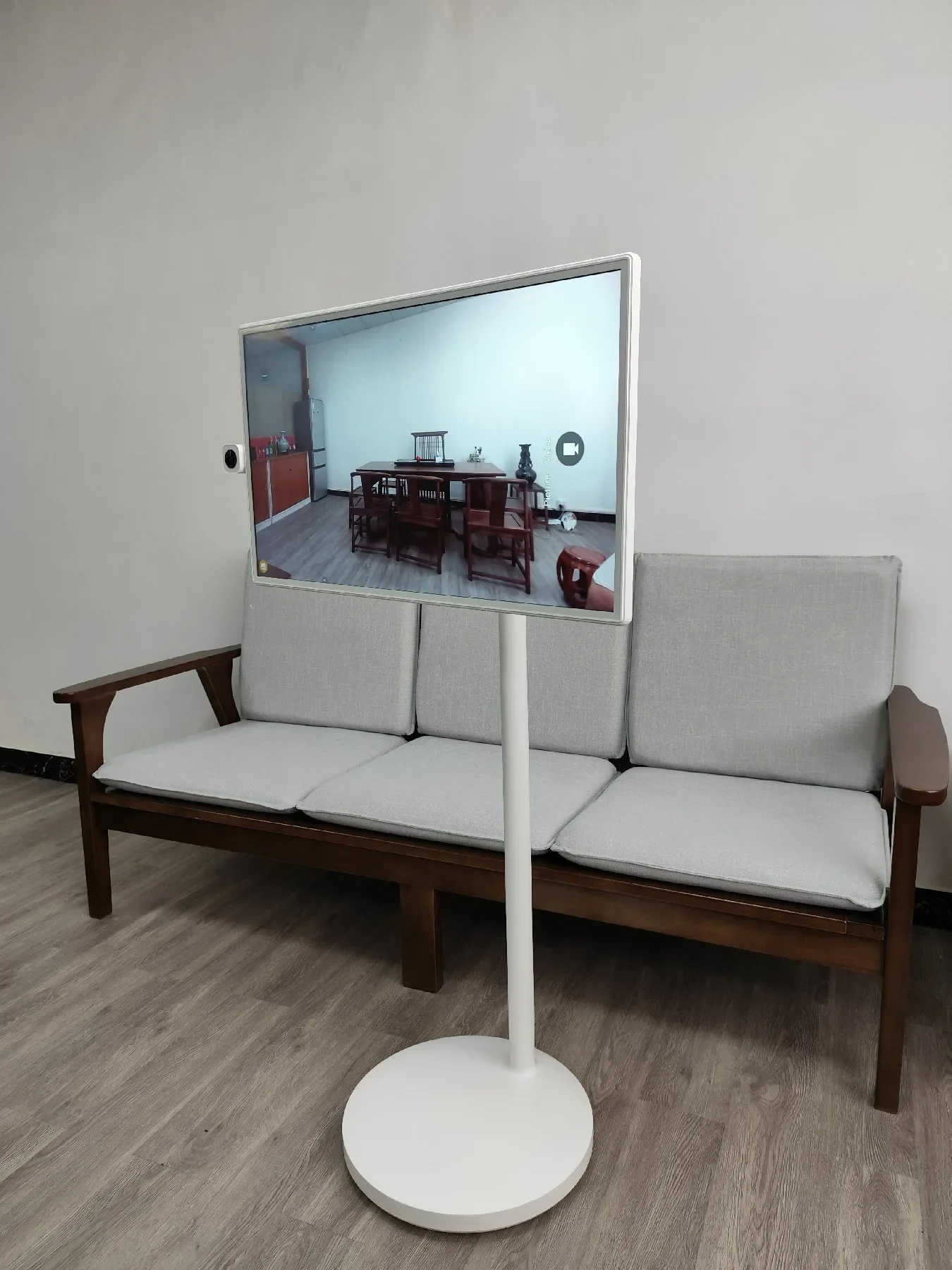 VETO 32 بوصة C-type تلفزيون محمول ذكي لاسلكي متحرك أندرويد 12 تلفزيون داخلي مع كاميرا خارجية عالية الدقة