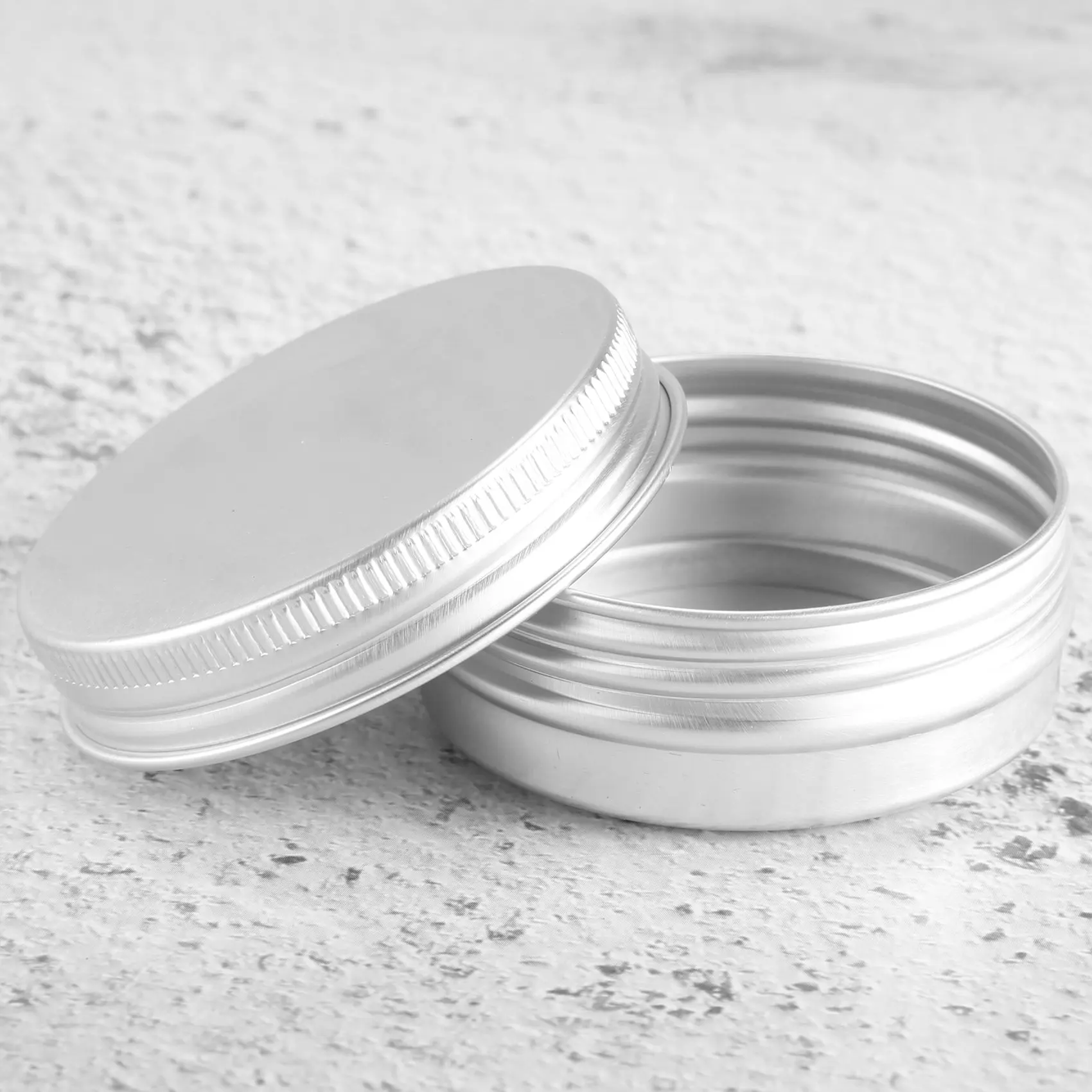 X11AA 48 Pcs 1 Oz Tins Silver Aluminum Tins Cans Screw Top Round Aluminum Tins Cans with Screw Lid Screw Lid Containers