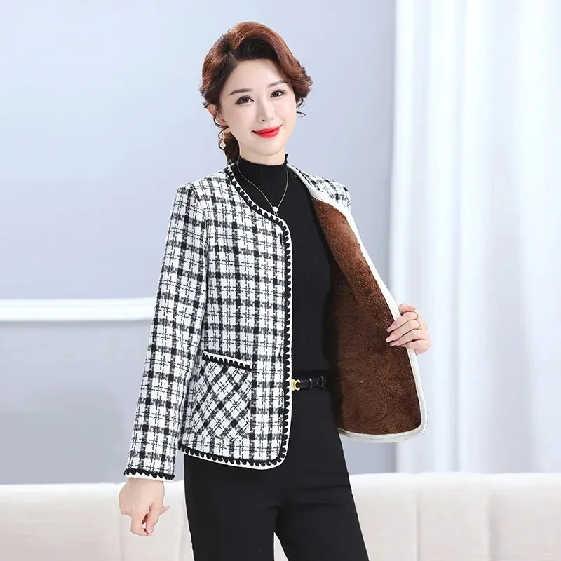 Winter 2024 New Online Celebrity Explosions Black And White Warm Ladies Coats Added Velvet Padded Mother Cotton-Padded Coat