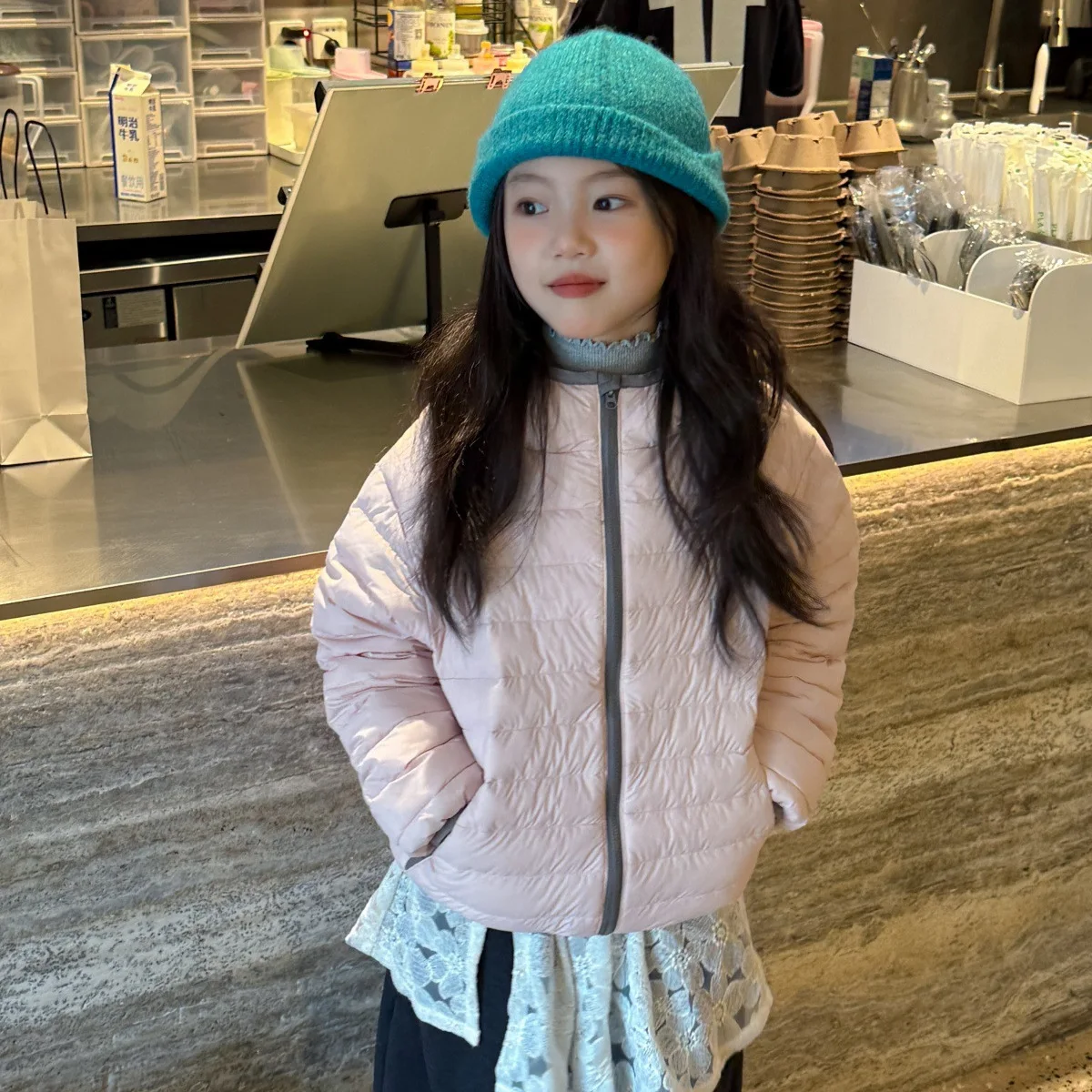 

Детская одежда, пуховик для девочек, осень-зима 2021, новое однотонное однотонное пальто с капюшоном в корейском стиле, модное простое нежное пальто