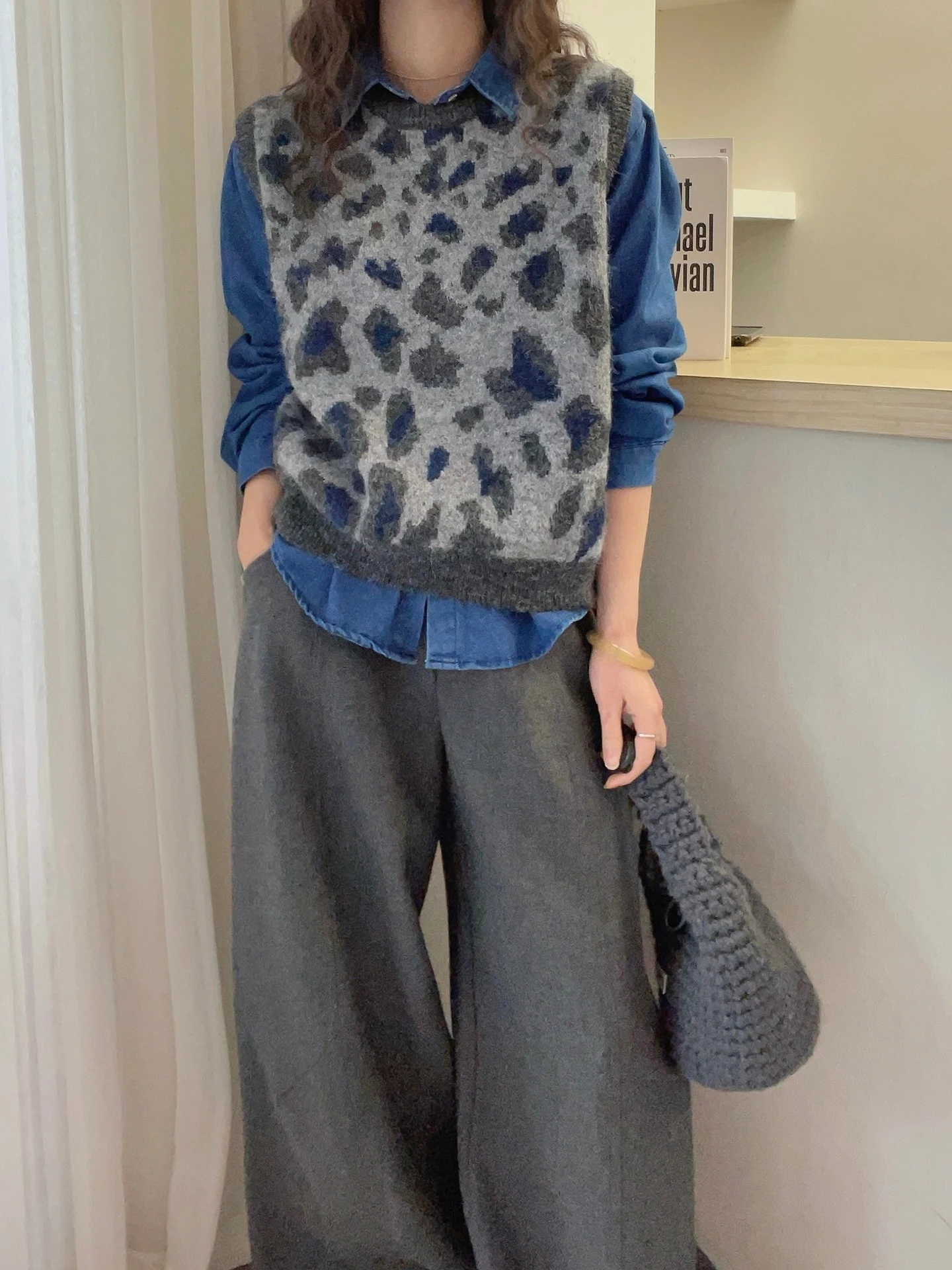 

Faionable Versatile Knitted Vest 2025 Winter Unique Exquisite High-End Leopard Print Trendy Women's Svel Top