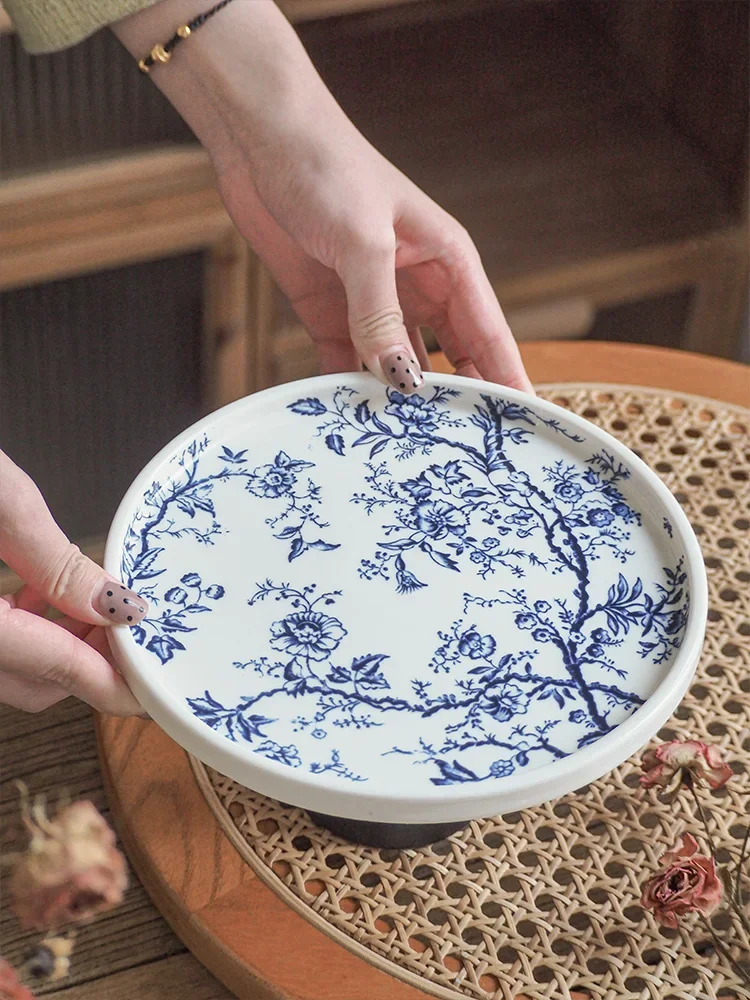 Vintage blue and white wooden stilt plate, aromatherapy refreshments, fruit storage tray, home furnishing high-end ornaments