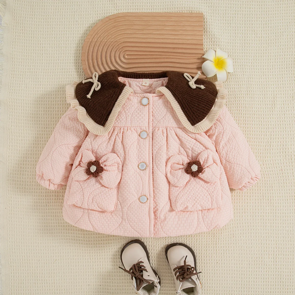 (Girls 0-3 Years Old) Winter New Girls' Cotton-padded Jacket Flower Pocket Delicate Button Lace Lapel Bow Coat Winter Girls' Top